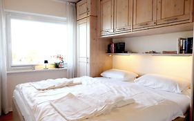 Schönes neues hochwertig renoviertes 2-Zimmer Appartement in der 4. Etage.